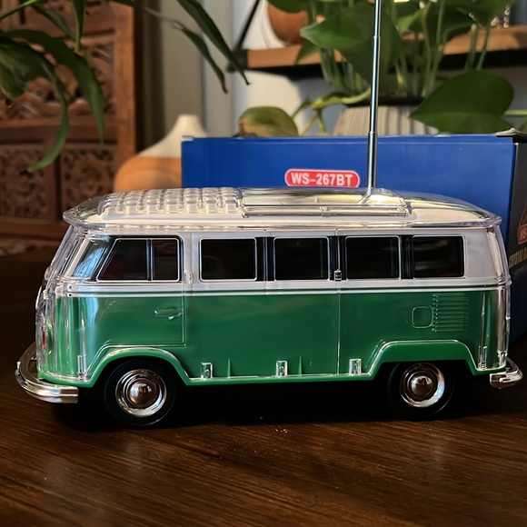 NIB Wireless Bluetooth Car Speaker - Picture 6 of 11